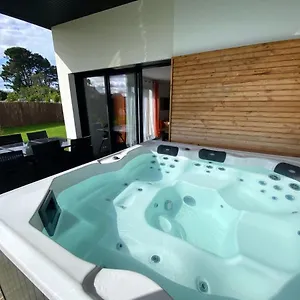 Hébergement de vacances Maison Neuve Jacuzzi Jardin 6 Personnes, Carantec